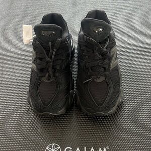 New Balance Black Sneakers
